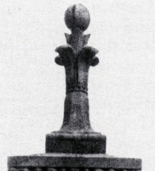 The original top of the Creighton Monument.
