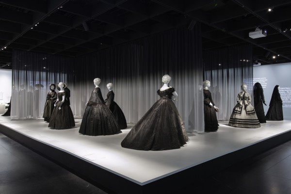 Gallery View Anna Wintour Costume Center, Lizzie and Jonathan Tisch Gallery Image: © The Metropolitan Museum of Art