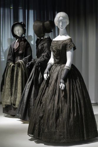 Gallery View Anna Wintour Costume Center, Lizzie and Jonathan Tisch Gallery Image: © The Metropolitan Museum of Art. Here's another break with the past, the use of prominent, and light, stripes.
