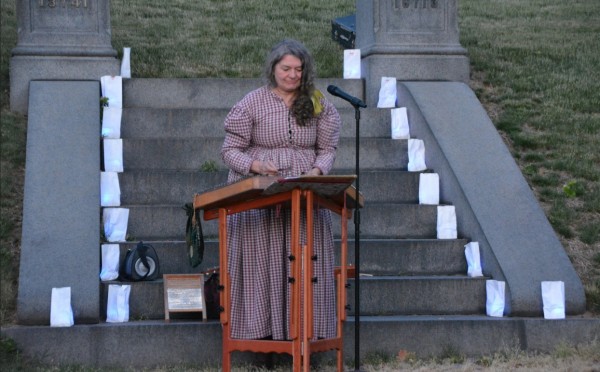 Linda Russell performing. Photograph courtesy of Gerald Clearwater.