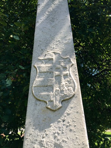 The coat of arms of Hungary on the Zulavsky obelisk.