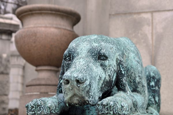 dog monument statue