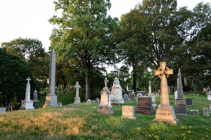 are dogs allowed in greenwood cemetery