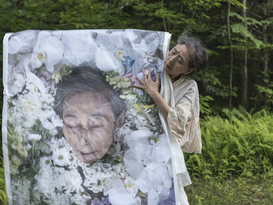 eiko otake holding image