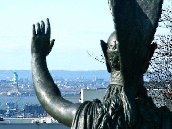 minerva waves to statue of liberty