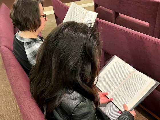 readers in modern chapel