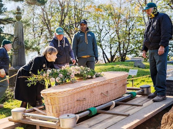 environmentally friendly coffin burial